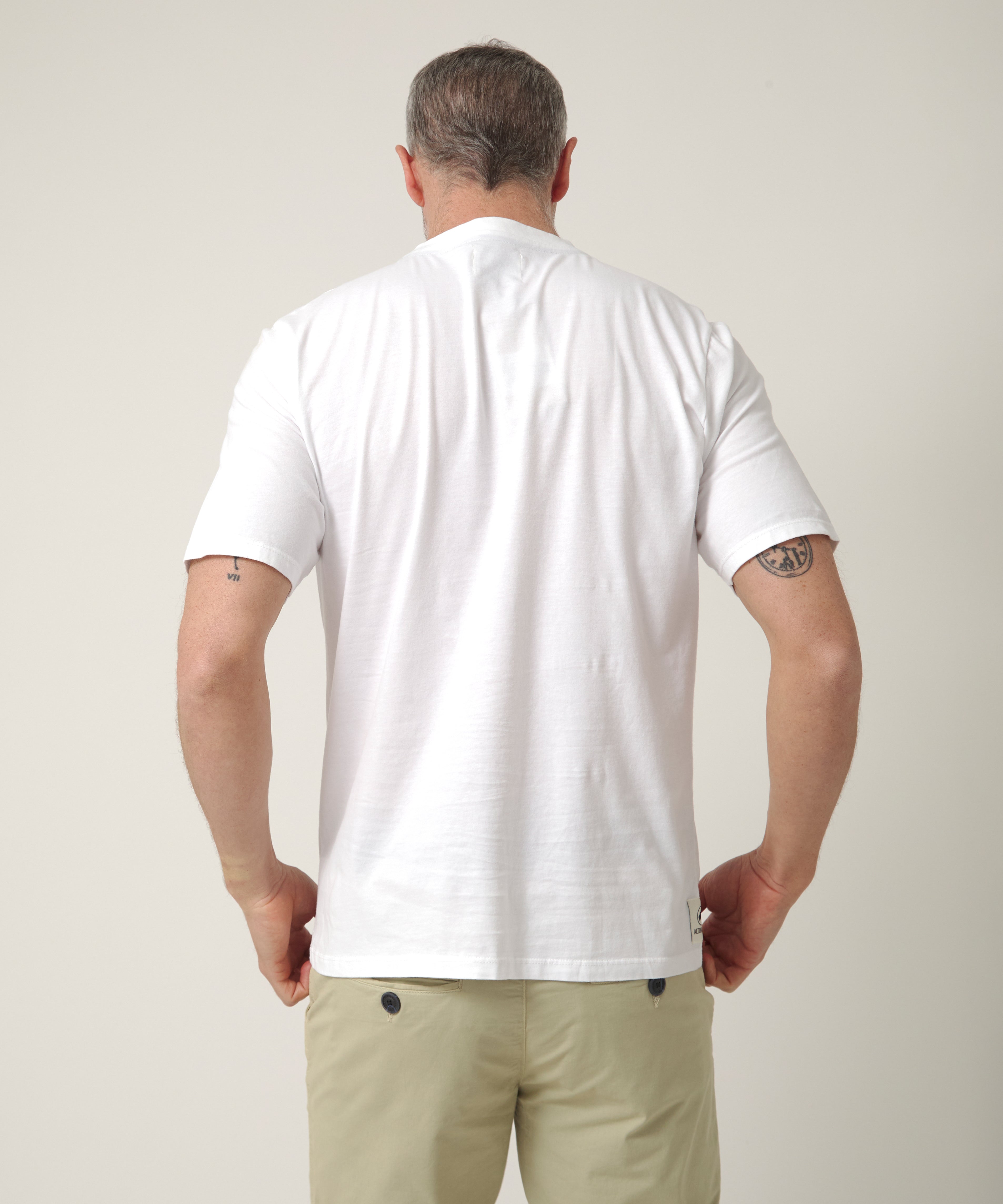 camiseta blanca gravel