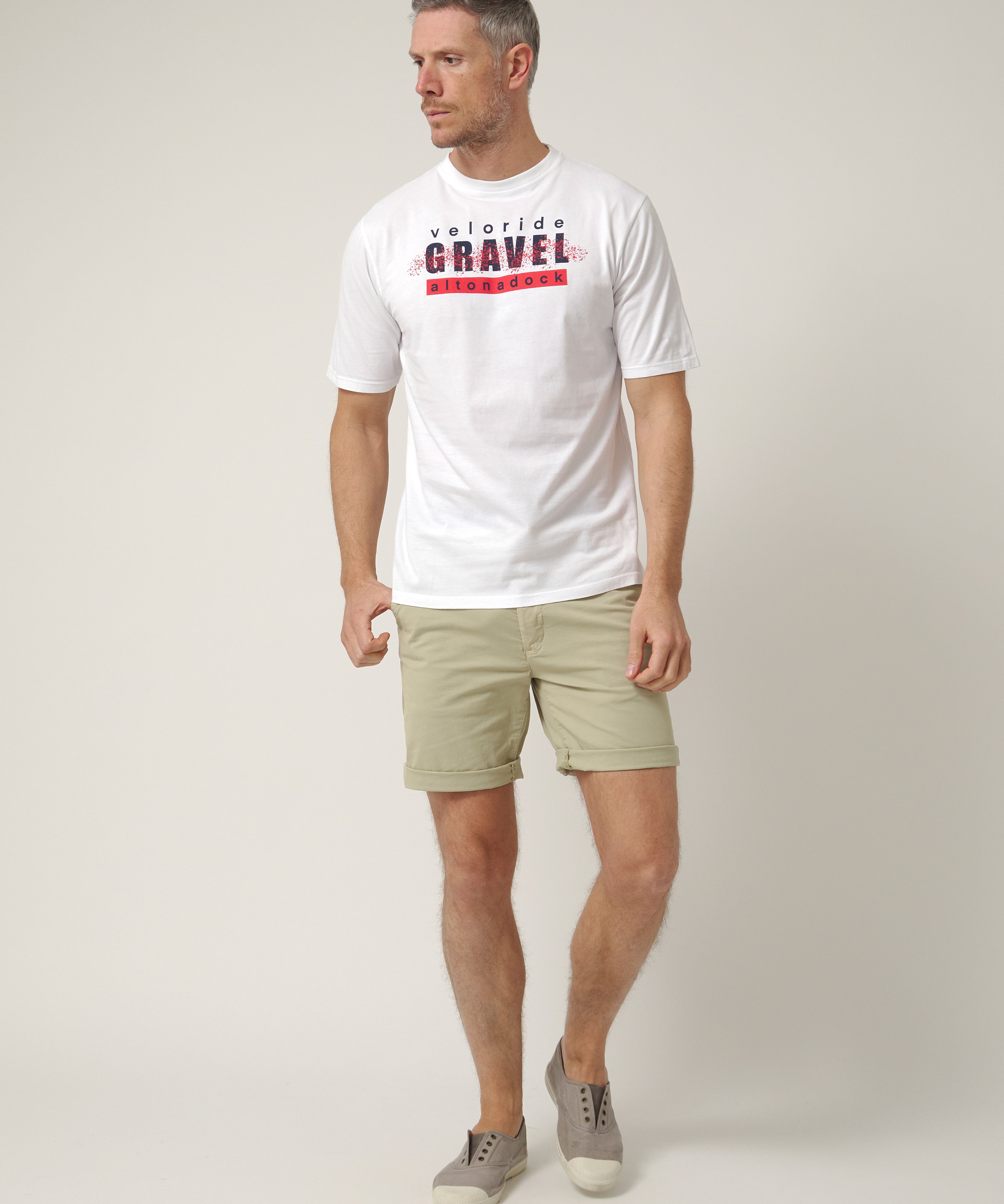 camiseta blanca gravel