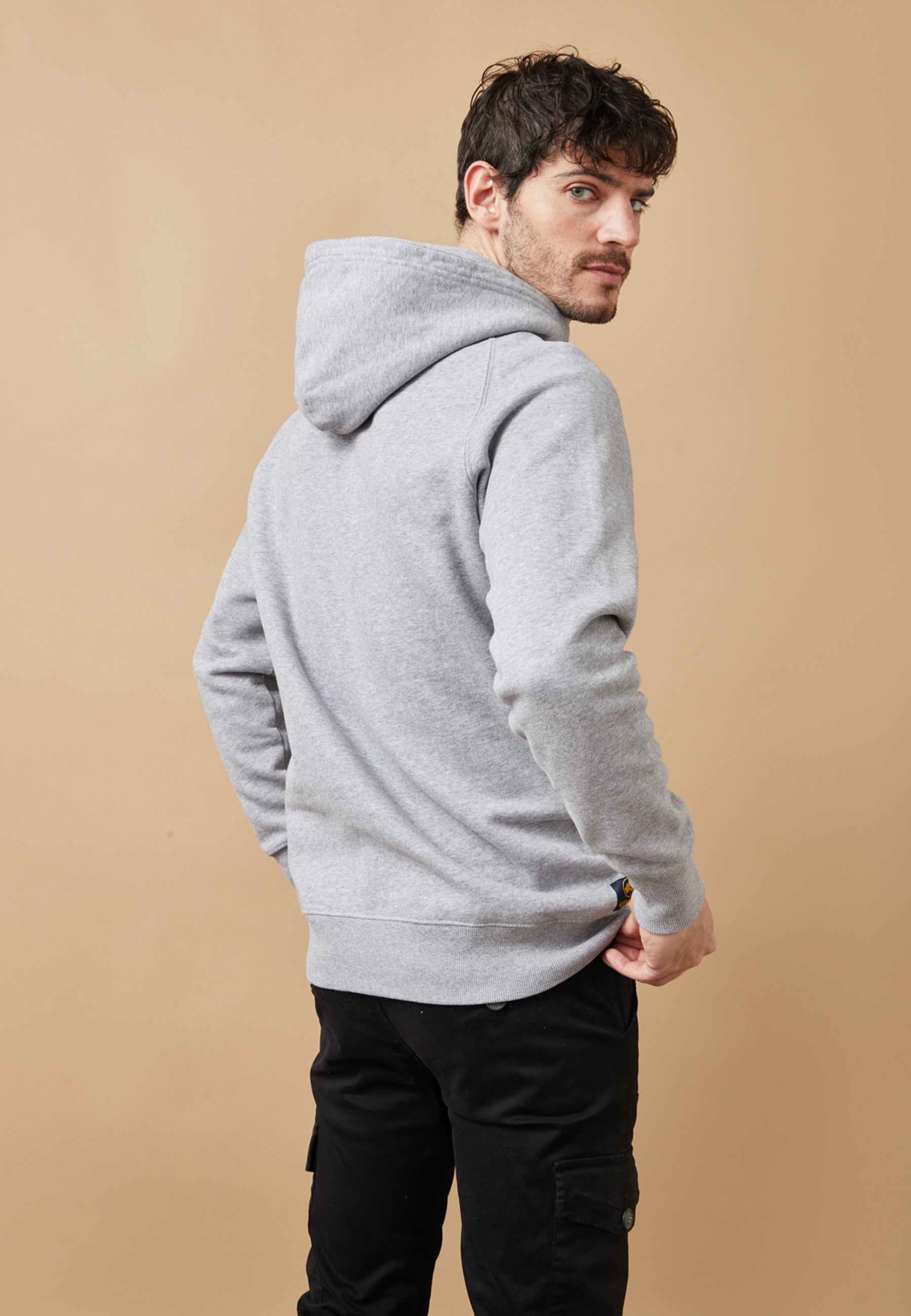 ROPA SUDADERA GRIS