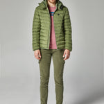 Chaqueta con capucha para hombre