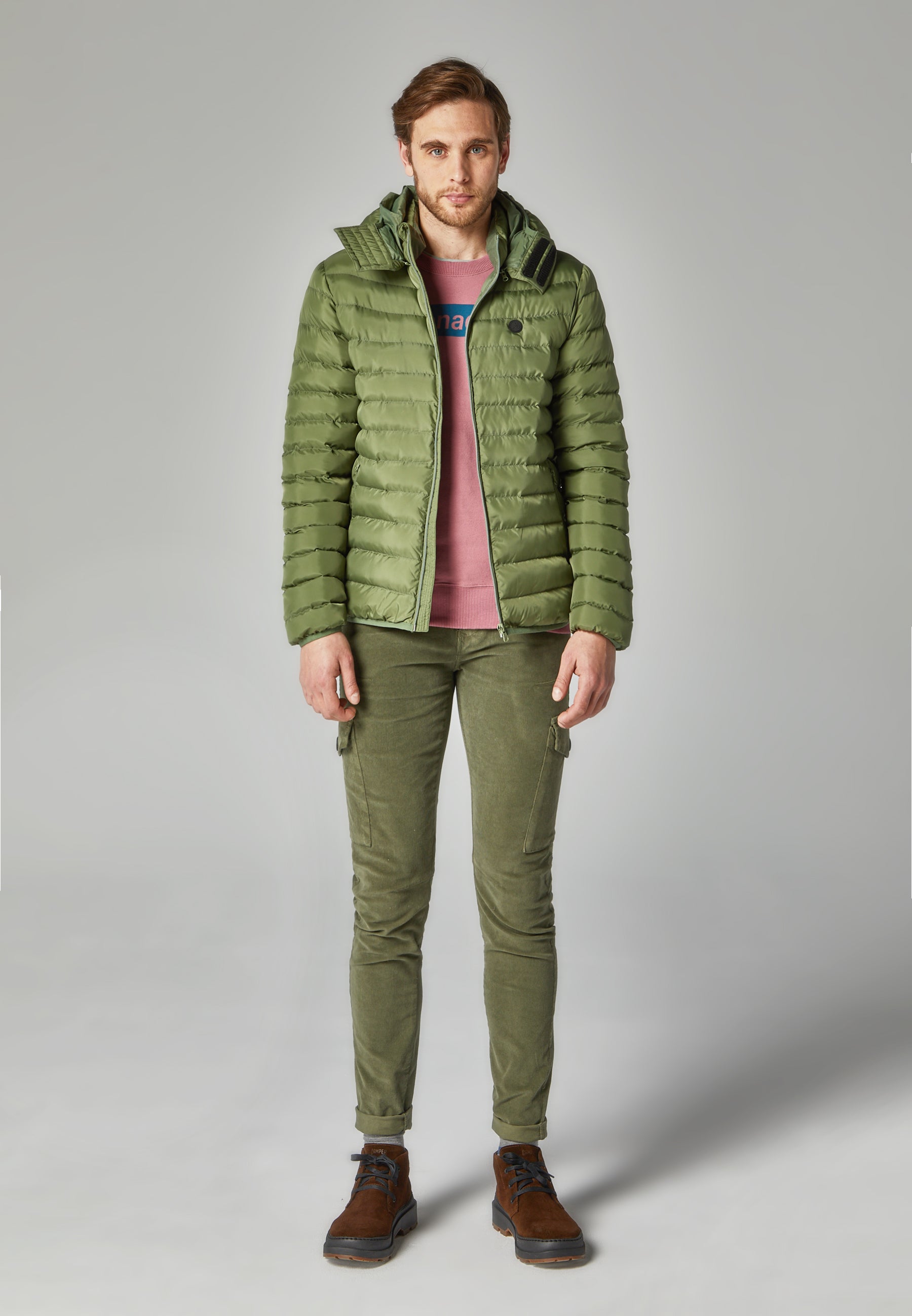 Chaqueta con capucha para hombre